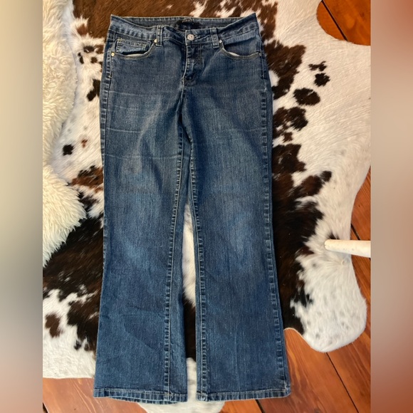 Roz & Ali Denim - Roz & Ali Petite 12 Comfort Stretch Straight Leg Embellished Back Pocket Jeans